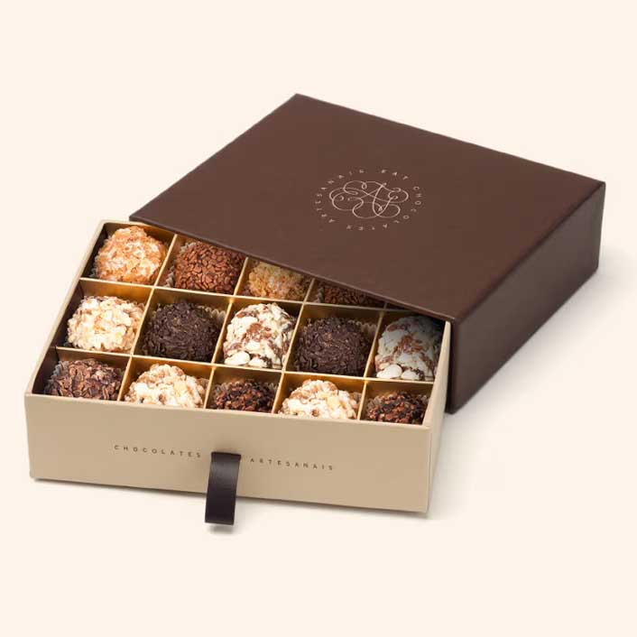 boîte d'emballage de chocolat aux tons terreux