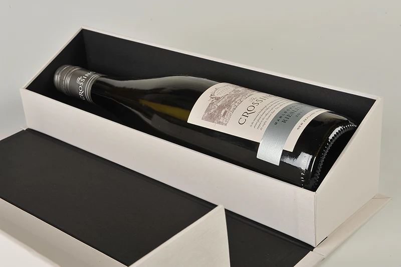 Botella de vino en un embalaje de lujo.